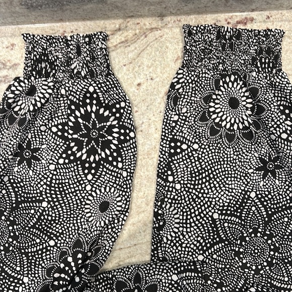 BEBE black and white starburst polyester pants M/L - Picture 5 of 6